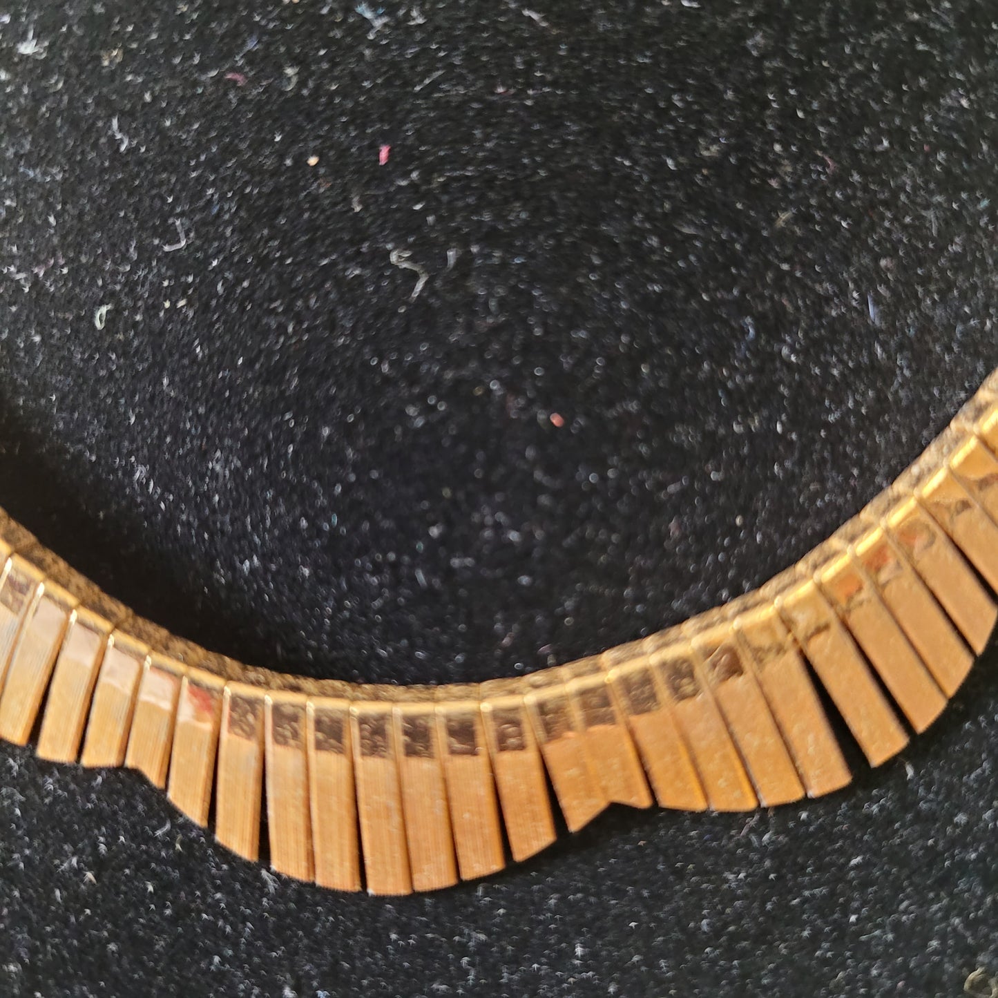 1980s/90s gold-tone articulated scalloped fringe link necklace
