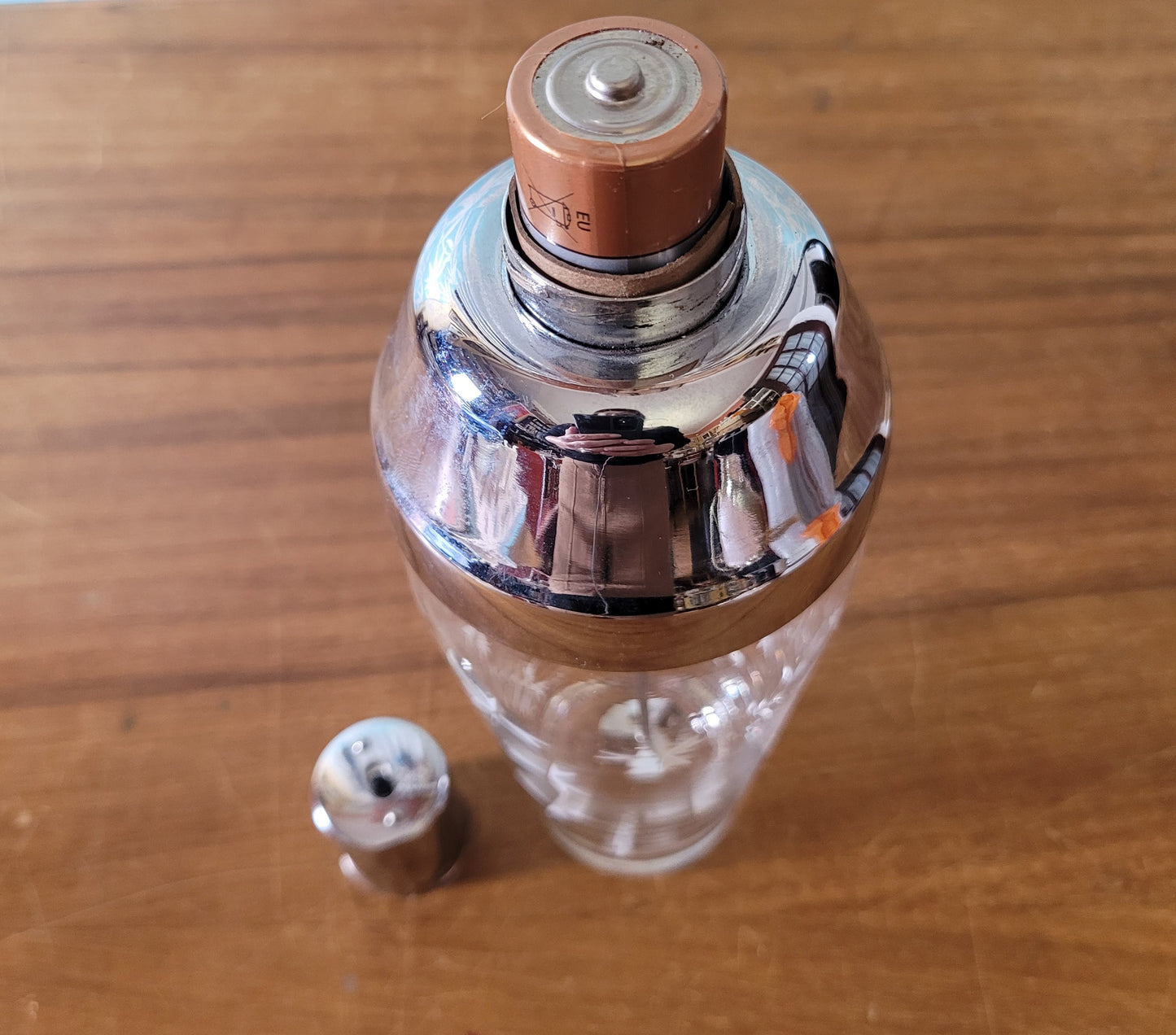 1960s battery-operated glass & chrome cocktail shaker with allover atomic design