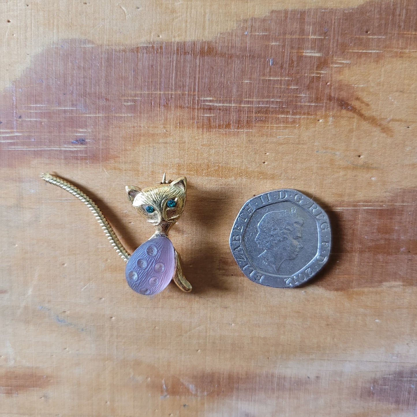 1960s Ges Gesch, Germany gold-tone lilac glass jelly belly kitten brooch, stamped