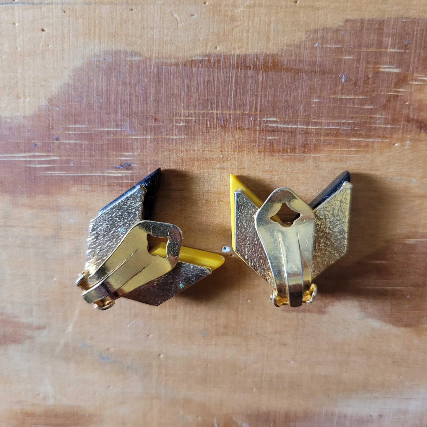 1980s black & mustard angular plastic clip-on earrings