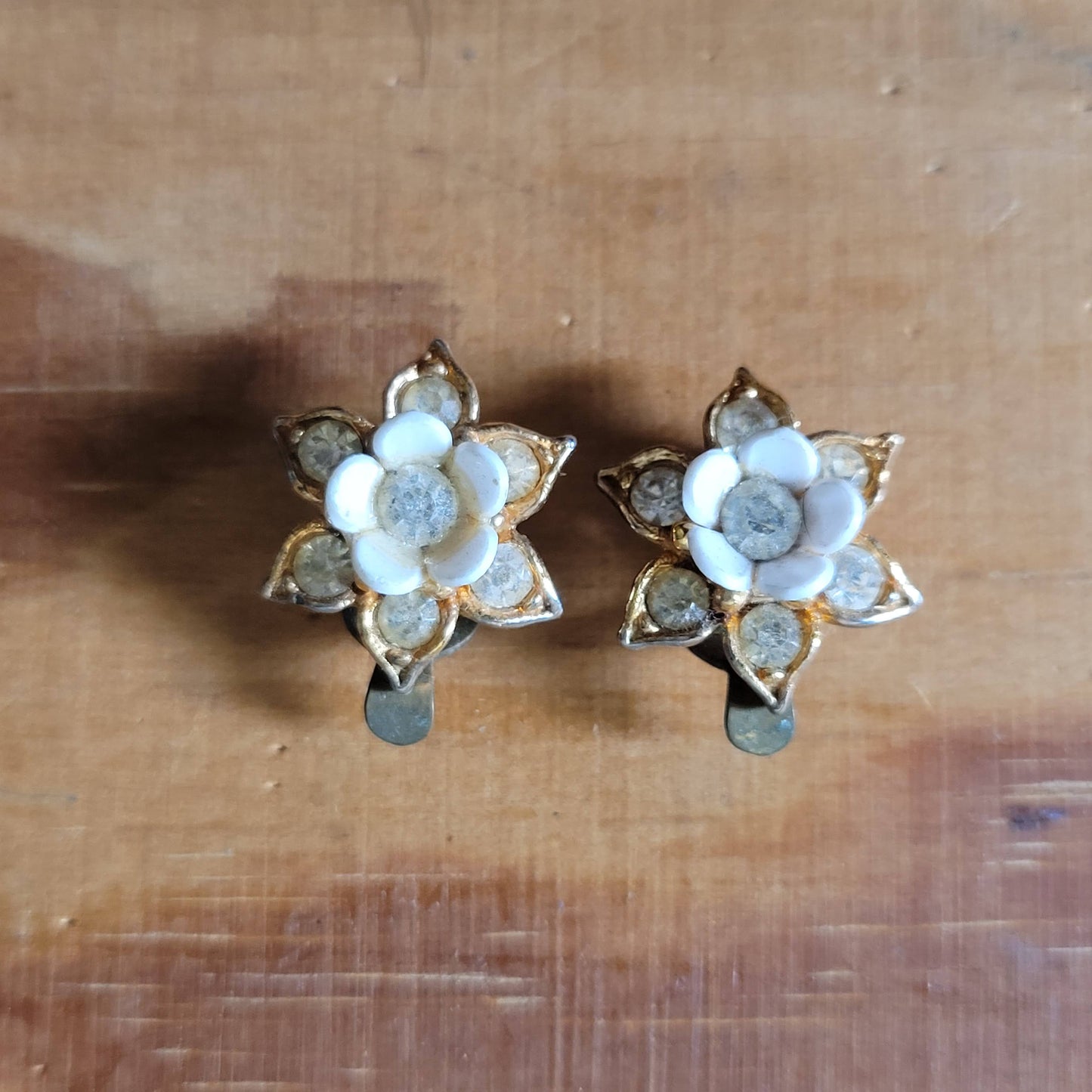 1950s white flower & diamante leaf clip-on earrings
