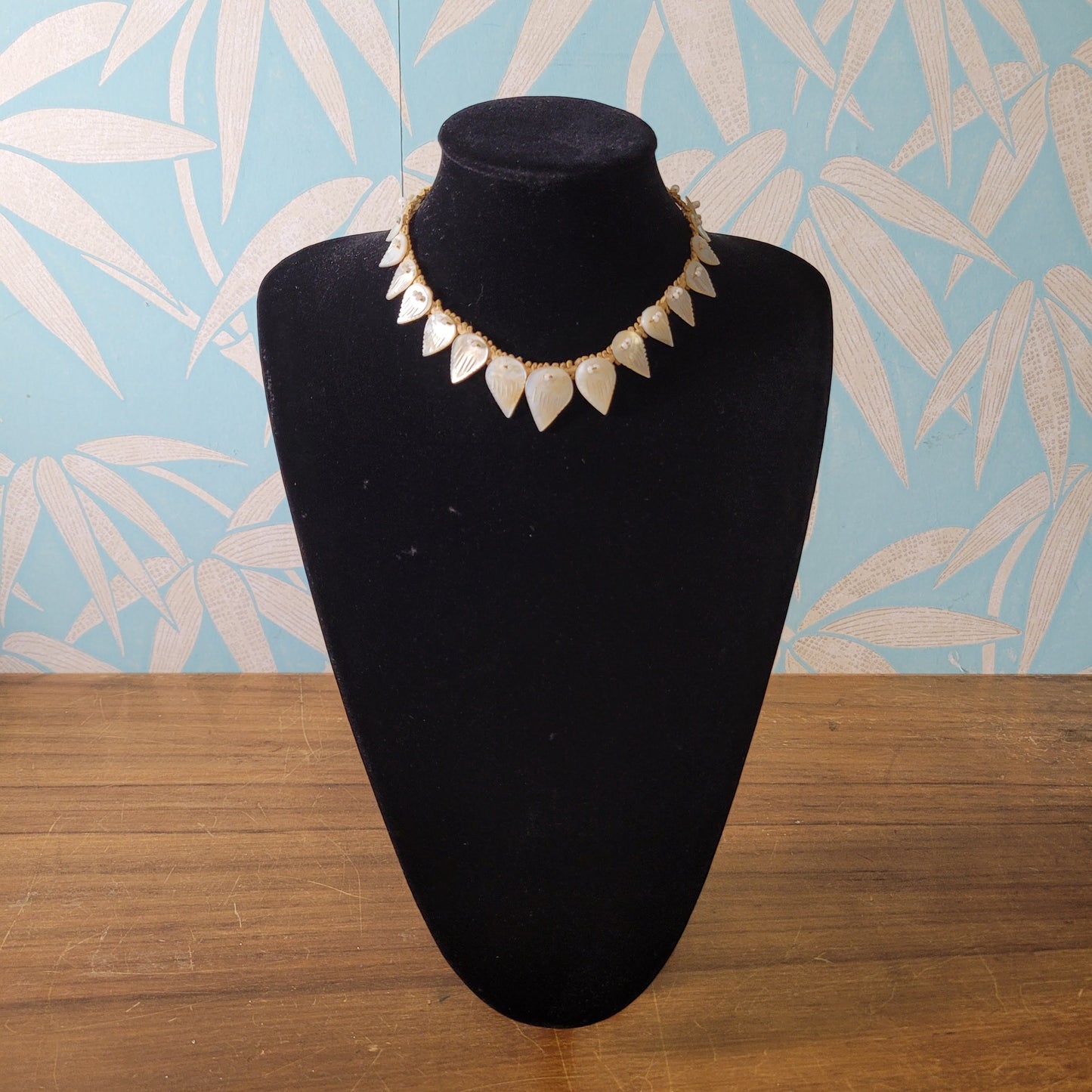 1930s/40s Mother of Pearl leaf drop hand knotted necklace