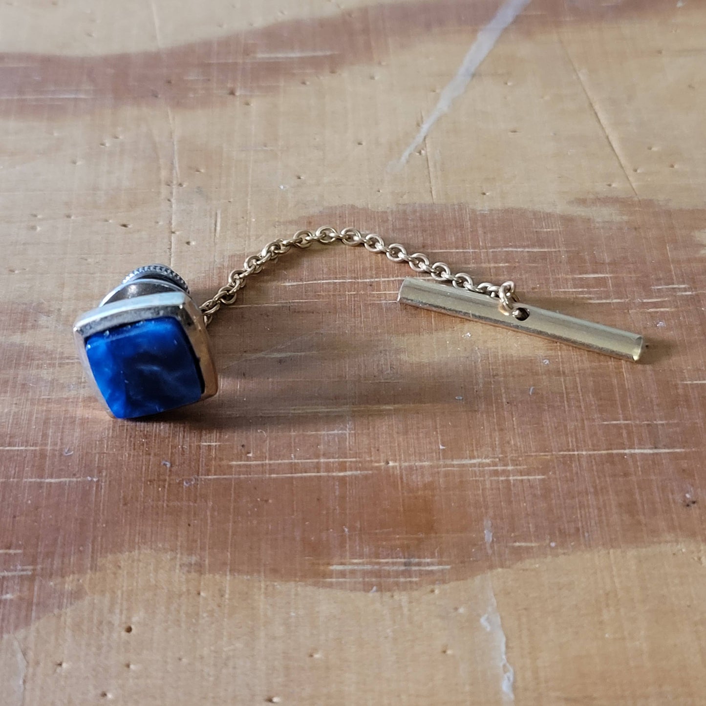 1960s Stratton blue marbled plastic cabochon & gold-tone tie tack
