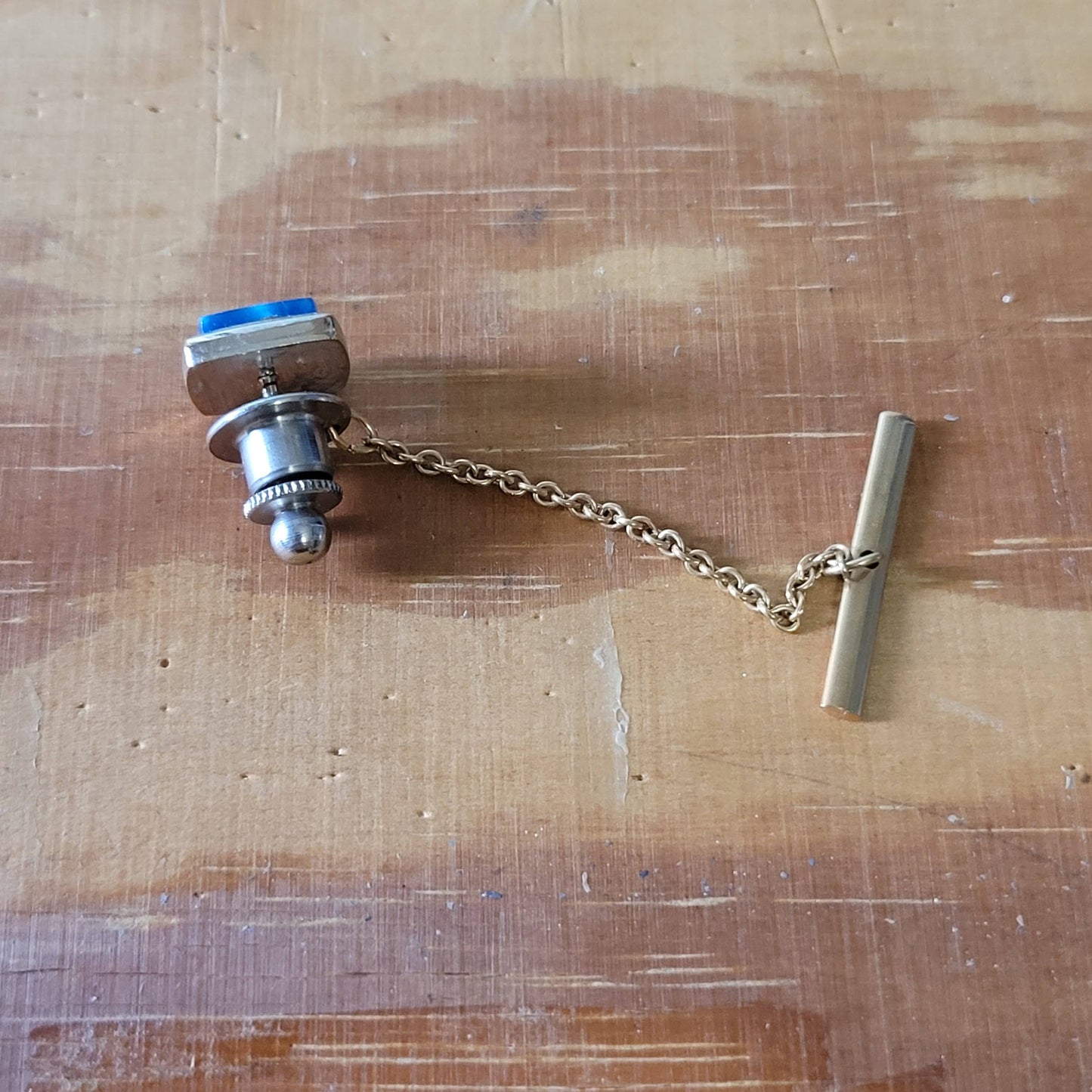 1960s Stratton blue marbled plastic cabochon & gold-tone tie tack