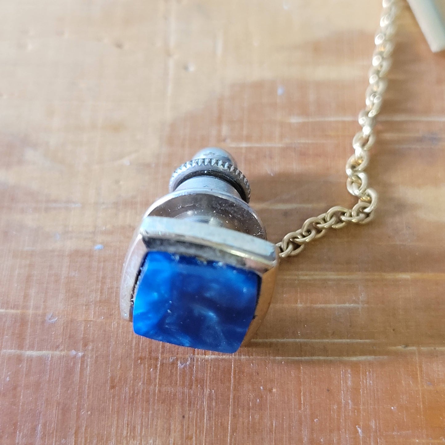 1960s Stratton blue marbled plastic cabochon & gold-tone tie tack