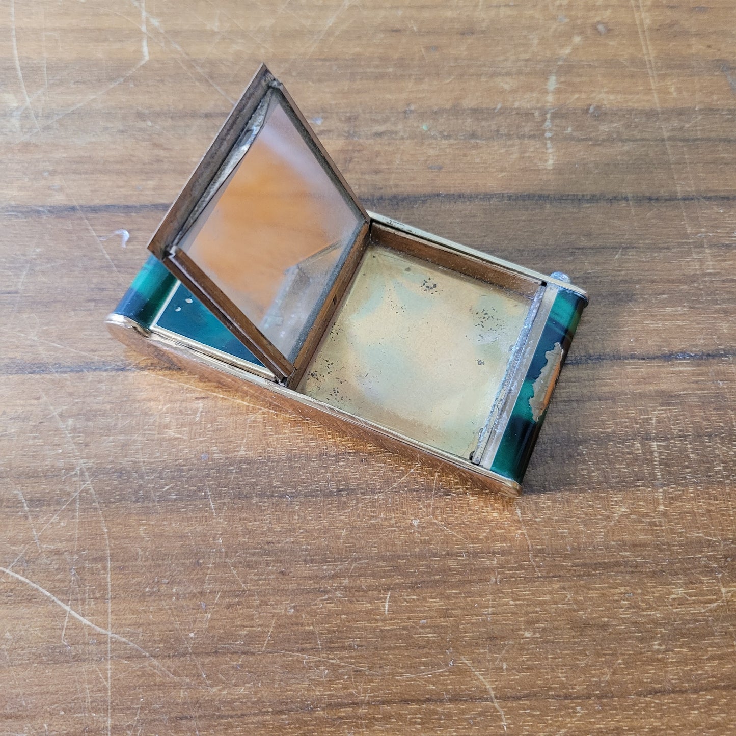 1930s French marbled green & gold-tone musical compact