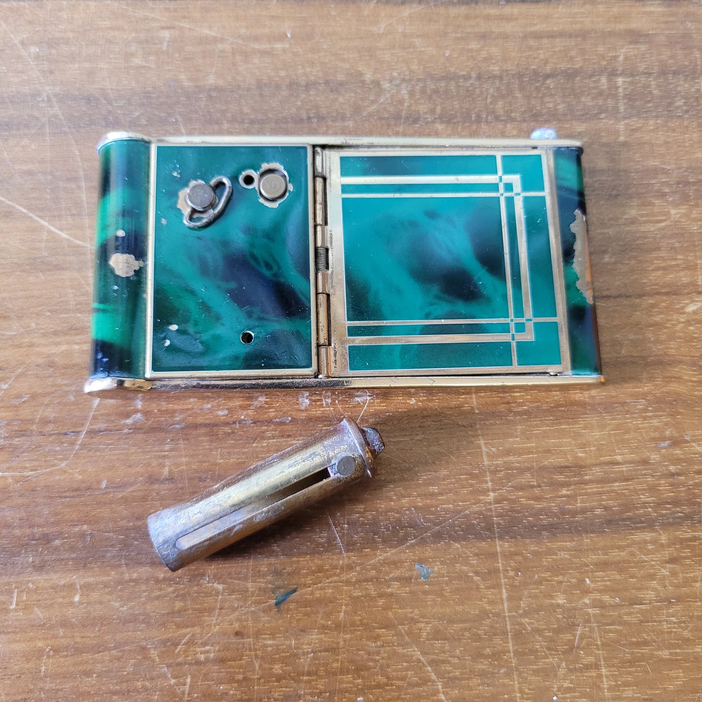 1930s French marbled green & gold-tone musical compact