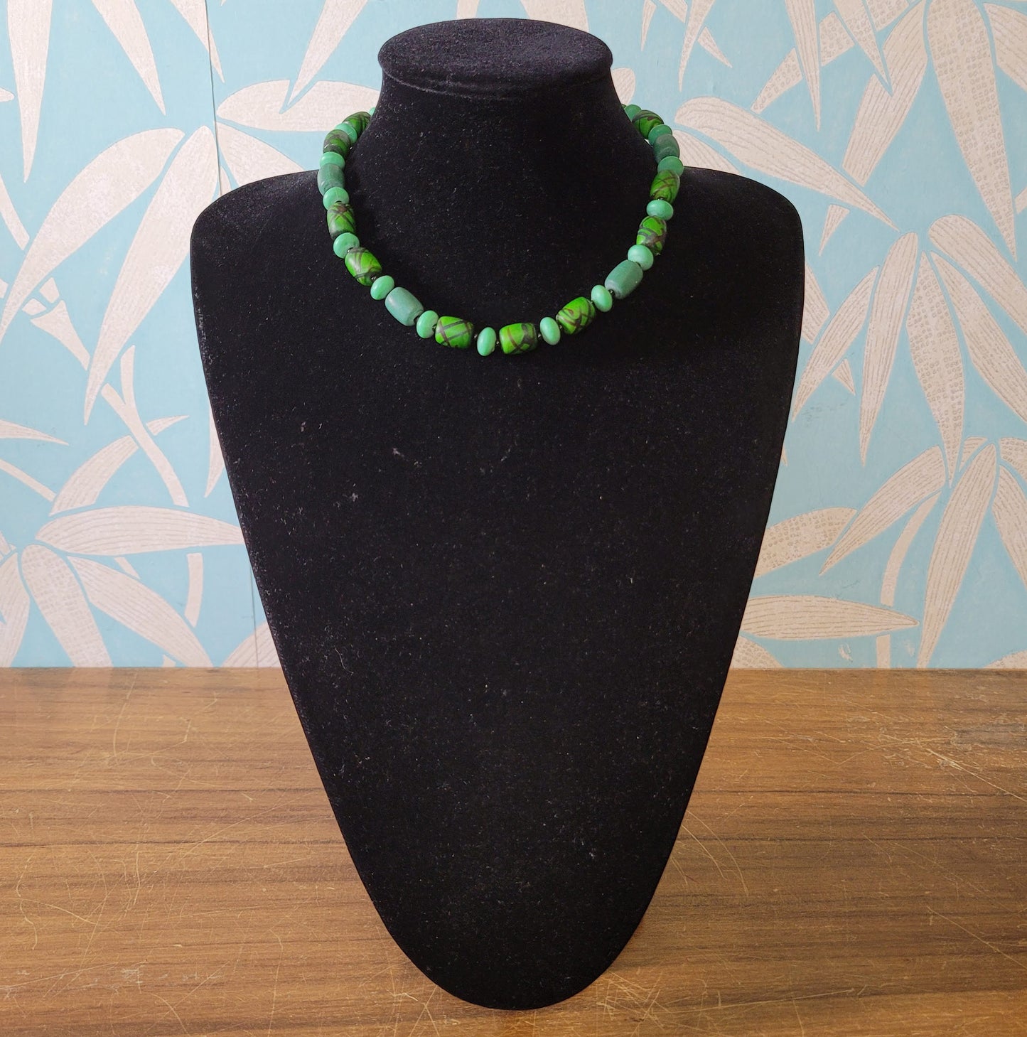 1970s mid-century style green swirl wooden bead necklace