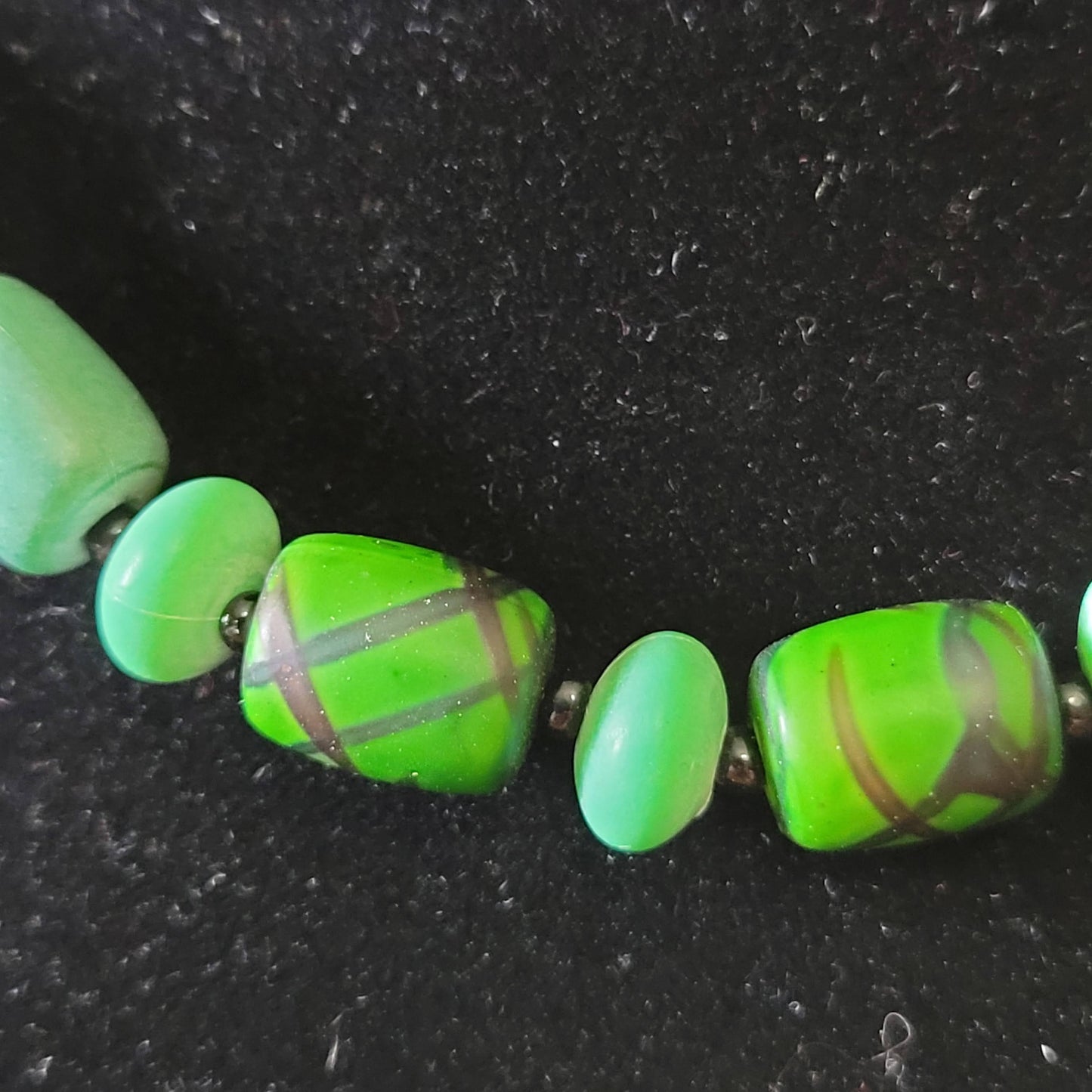 1970s mid-century style green swirl wooden bead necklace