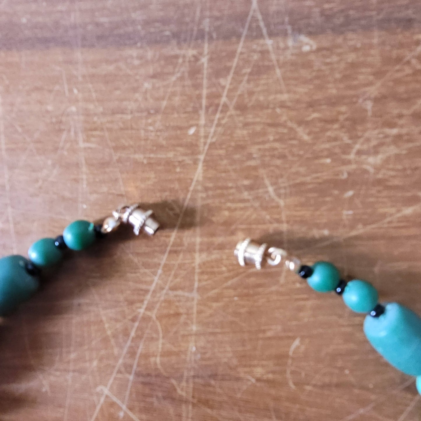 1970s mid-century style green swirl wooden bead necklace