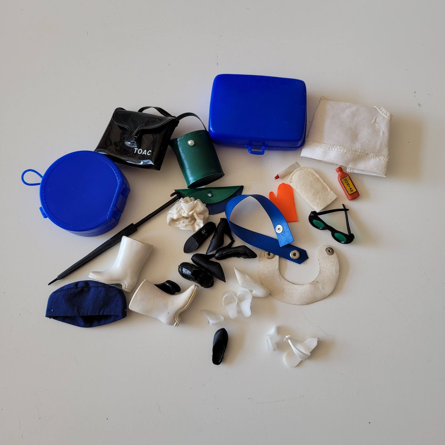 1960s Sindy's Own Wardrobe, a genuine Sindy accessory, complete with Tressy, and Sindy doll clothing & accessories