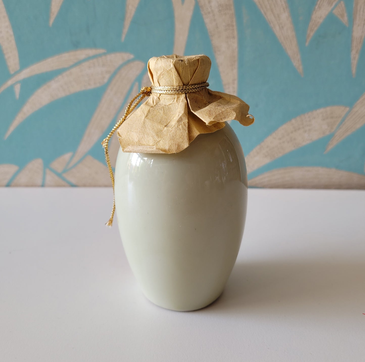 Vintage porcelain Japanese 'Furisode' sake bottle/flask