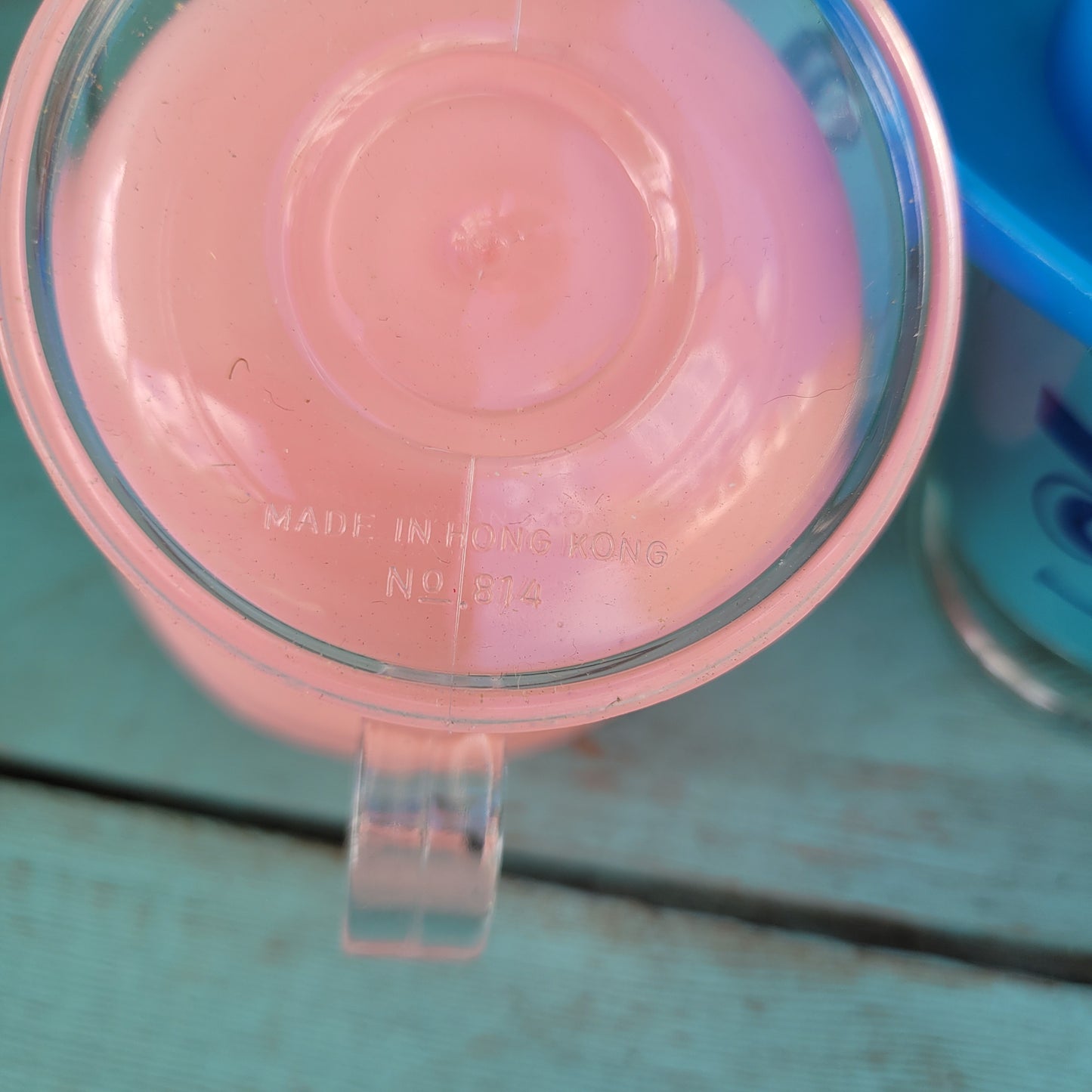 Two vintage plastic 'Hat' cups, with original packaging, in pink & blue