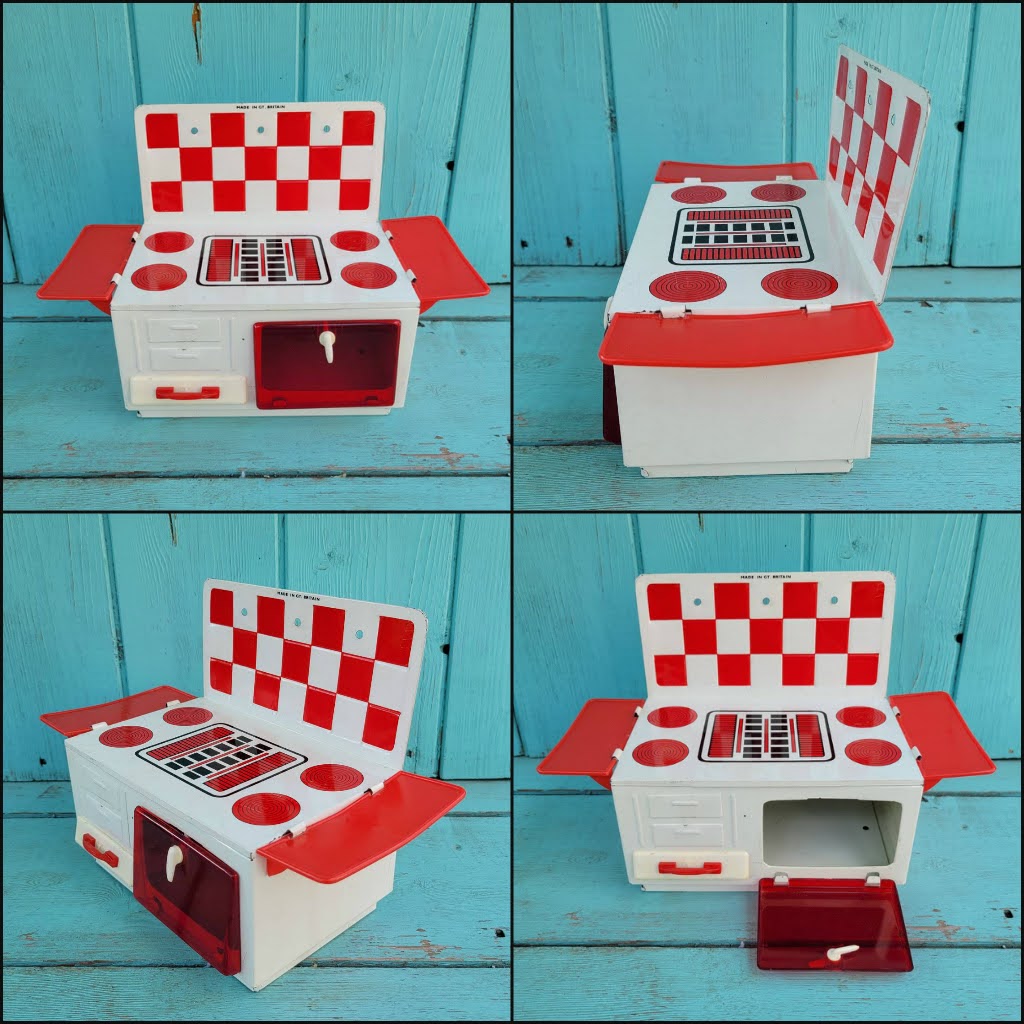 Vintage Wells-Brimtoy tin 'Junior Cooker', model 221, with original packaging