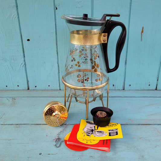 1970s Pyrex gold clover glass coffee jug with gold-tone stand & accessories