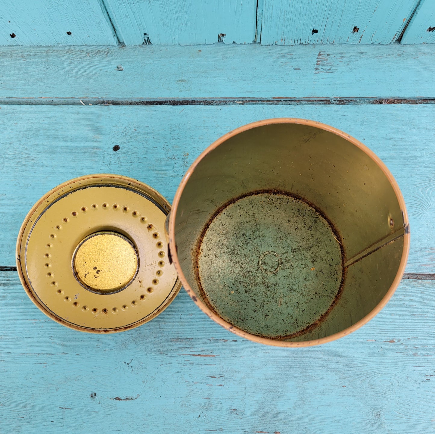 1960s/70s taupe/navy flower motif biscuit tin