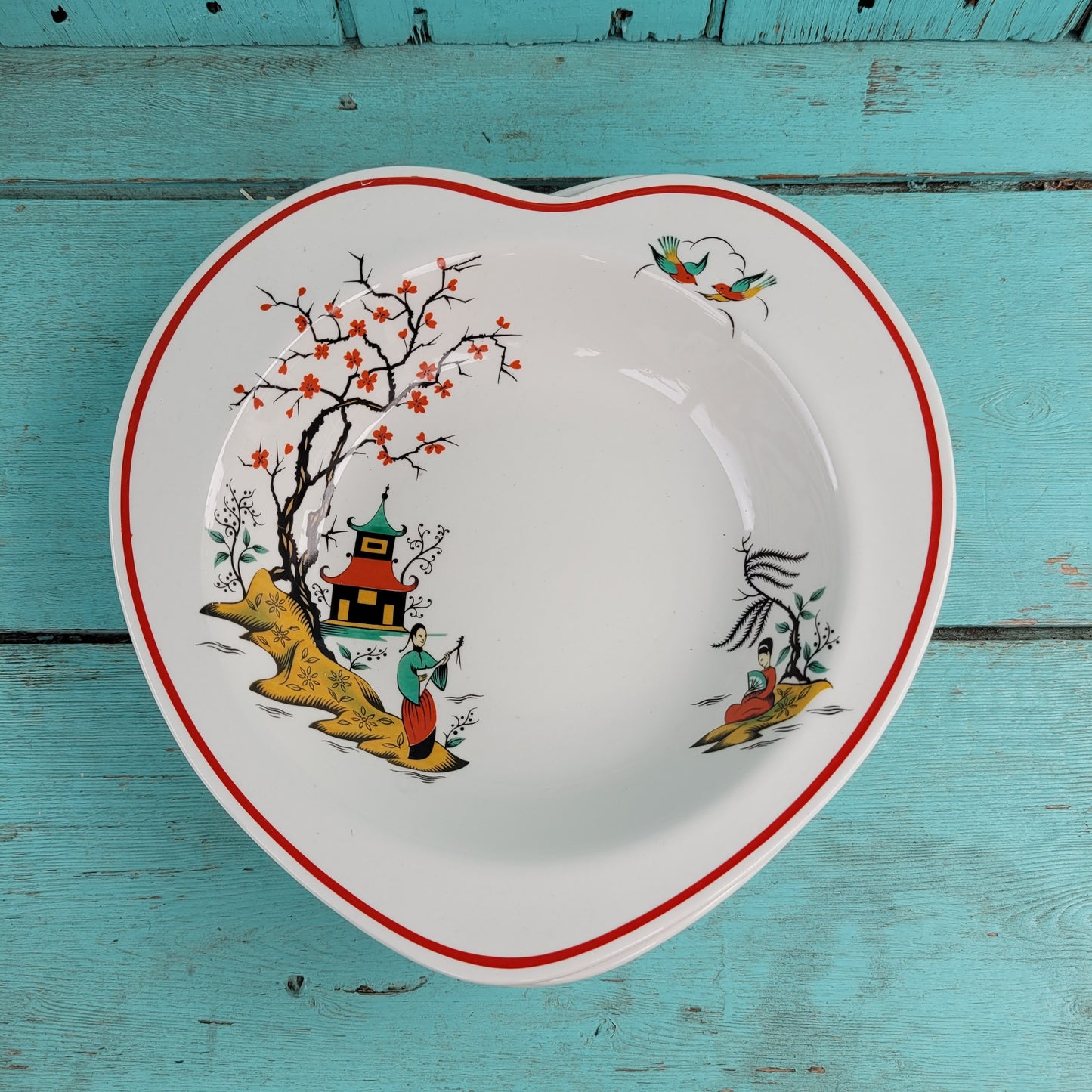 Four rare mid-century Barratt's Delphatic White heart shaped bowls