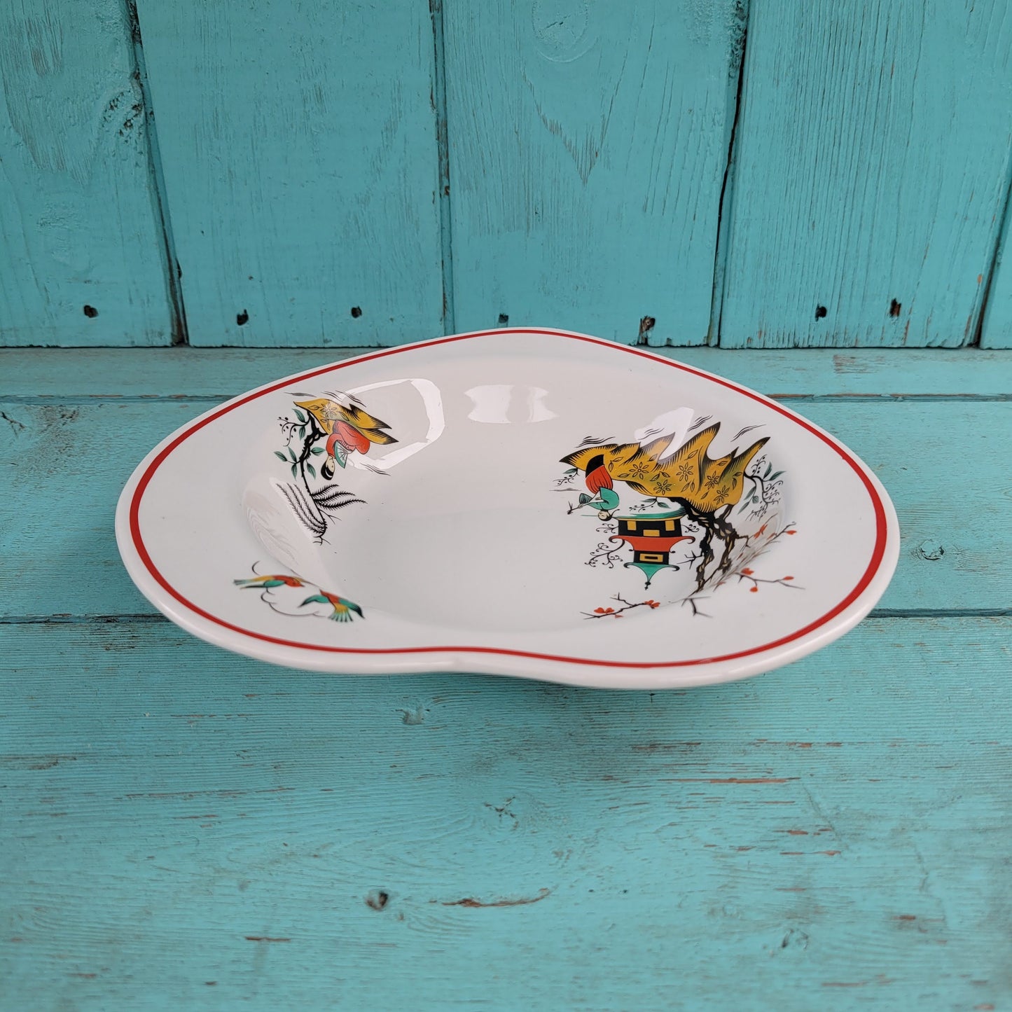 Four rare mid-century Barratt's Delphatic White heart shaped bowls