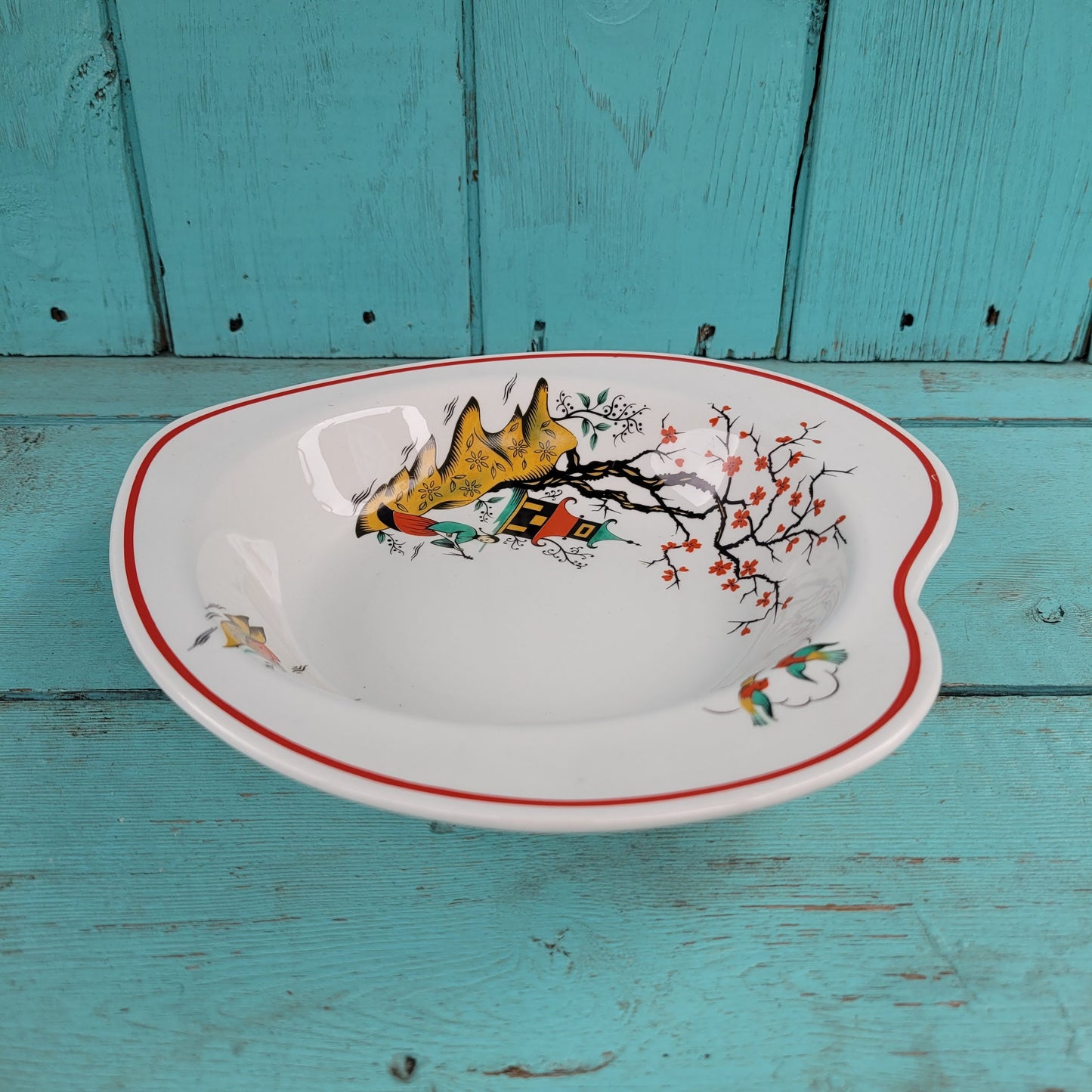 Four rare mid-century Barratt's Delphatic White heart shaped bowls