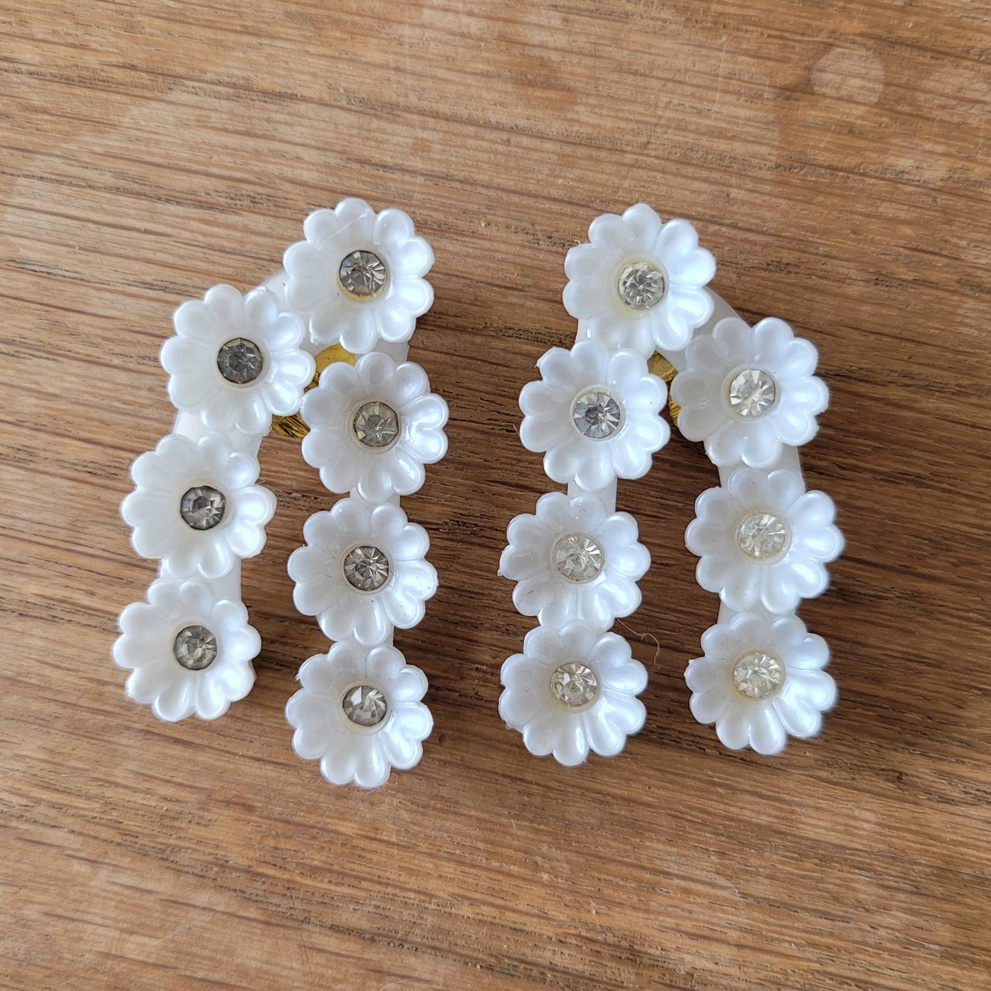 1960s white plastic daisy cluster rhinestone clip-on earrings