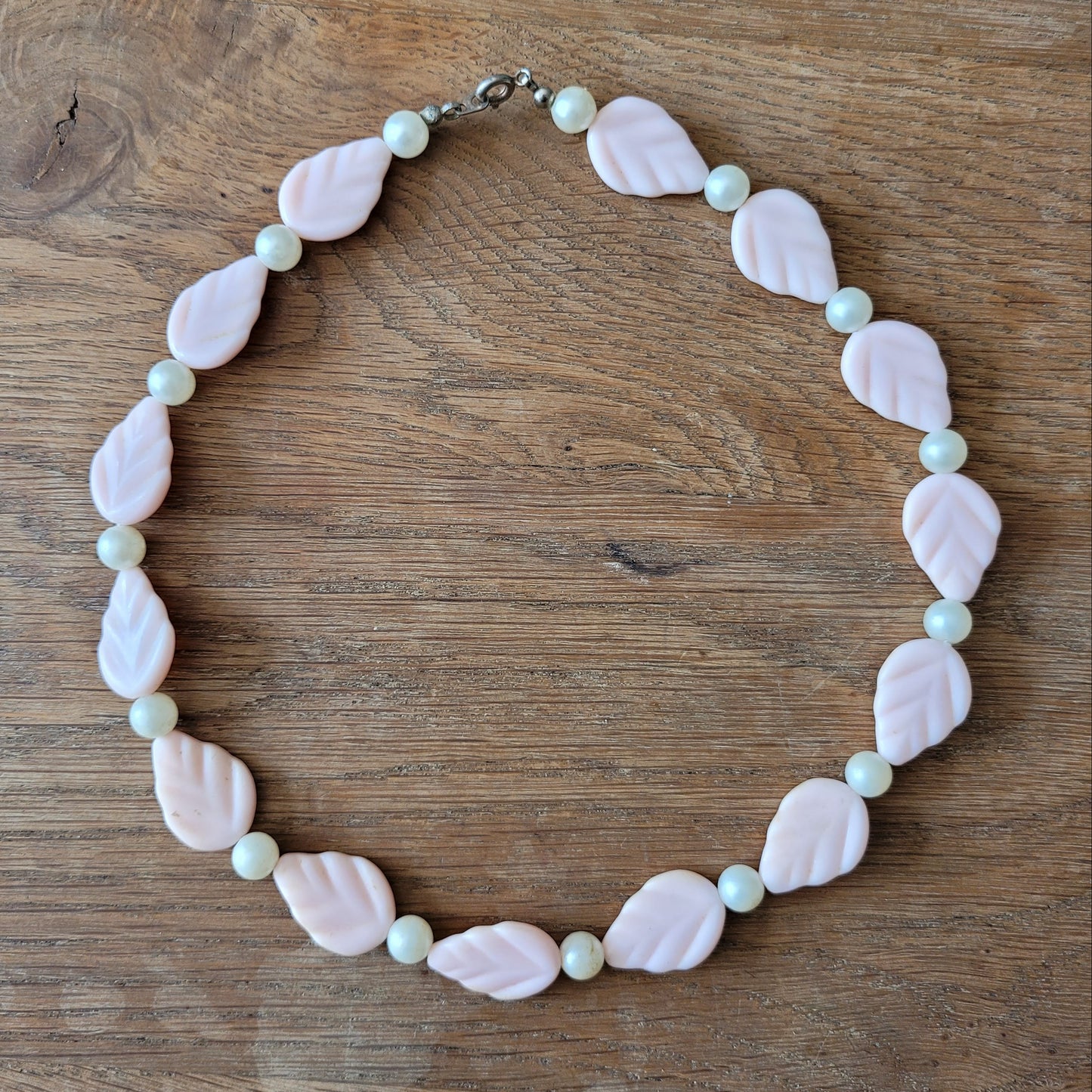 1950s/60s pink plastic leaf & faux pearl beaded necklace