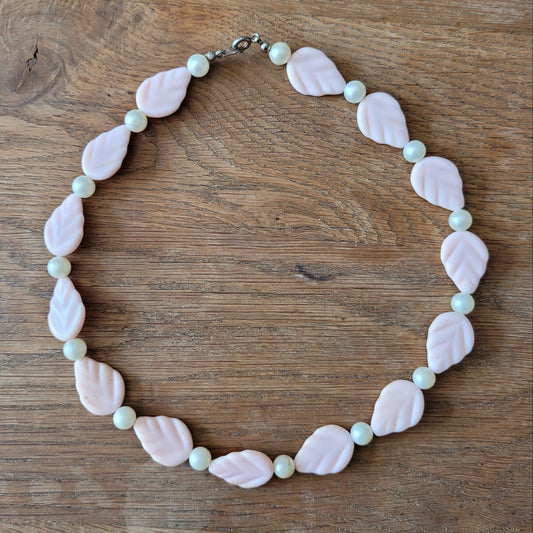 1950s/60s pink plastic leaf & faux pearl beaded necklace
