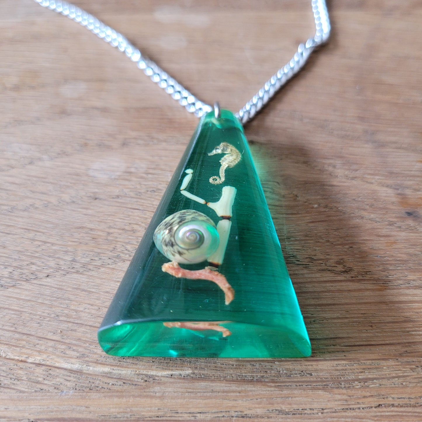 1970s green resin seahorse shell pendant necklace