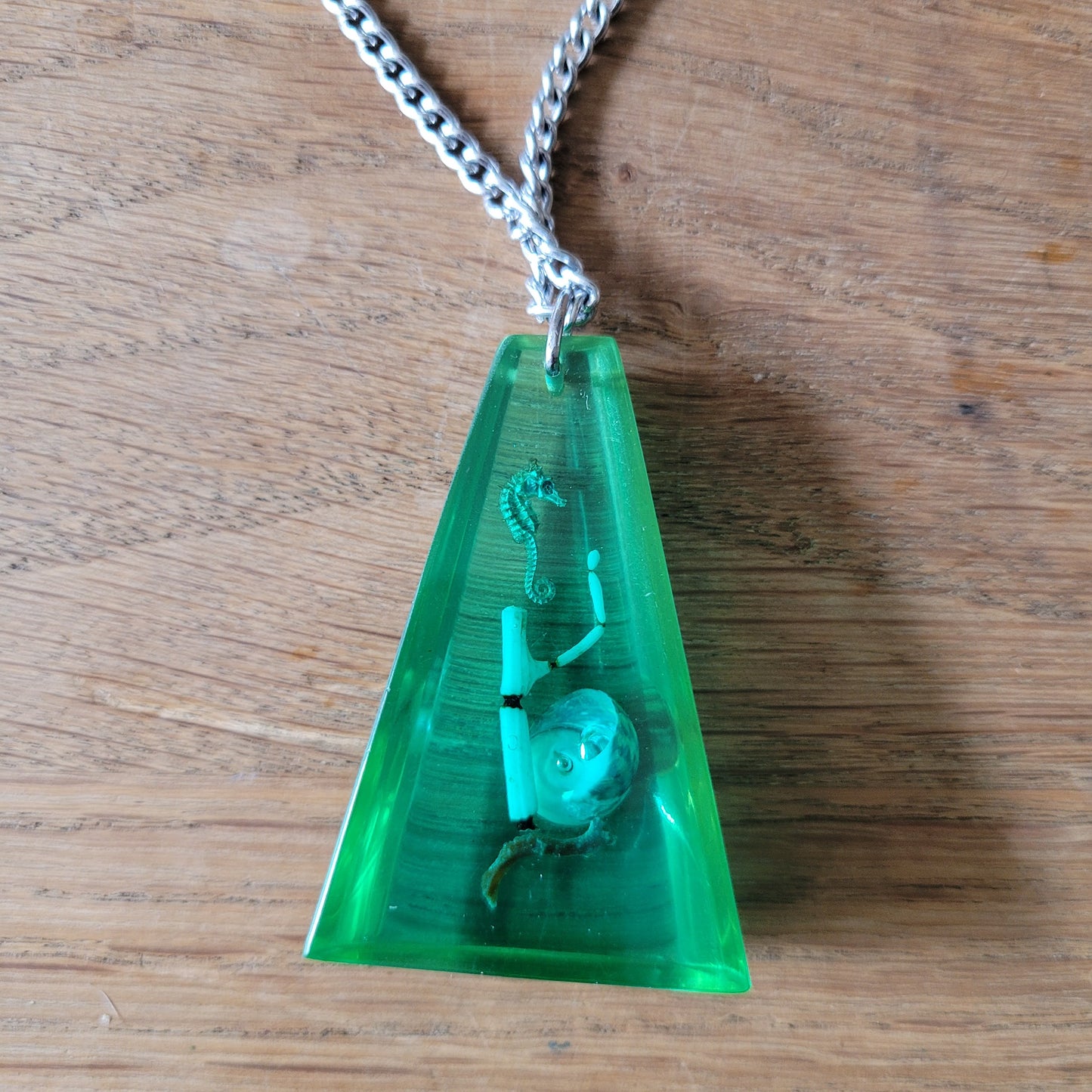 1970s green resin seahorse shell pendant necklace