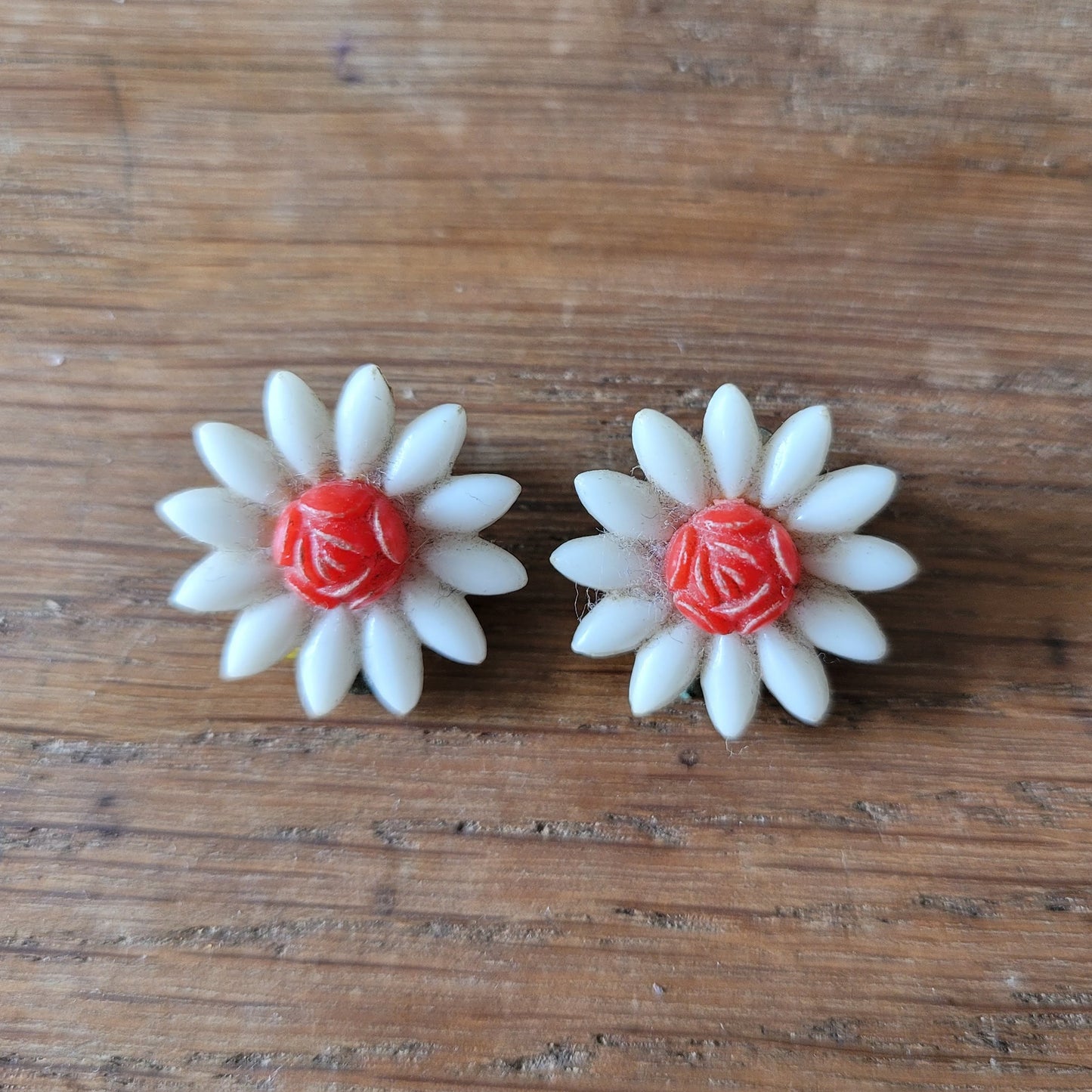 1960s white daisy & coral rose centre plastic clip-on earrings
