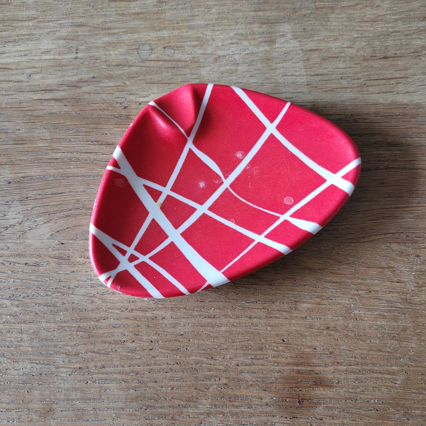 Mid-century Ornamin Permaware red & white abstract pattern ashtray/pin dish