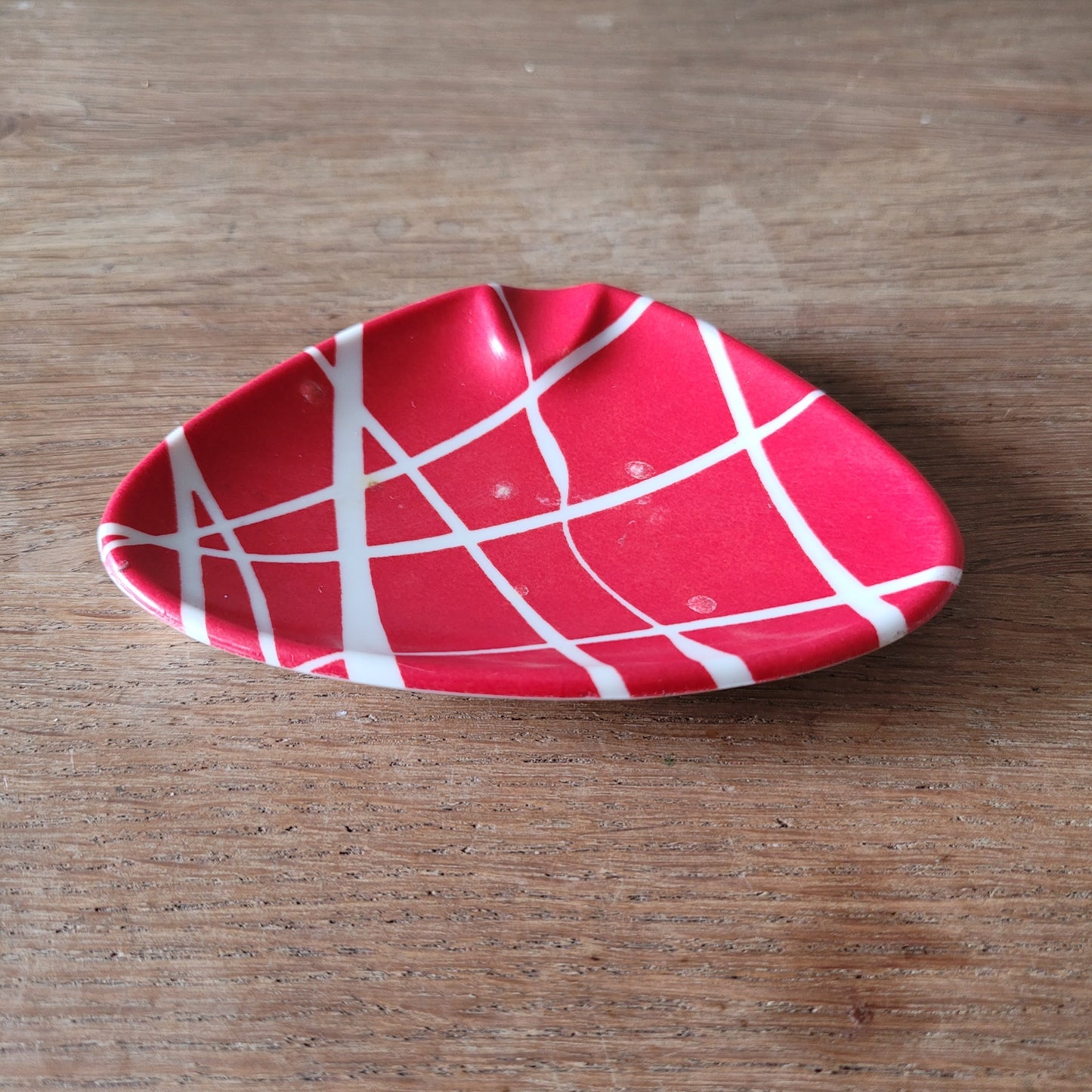 Mid-century Ornamin Permaware red & white abstract pattern ashtray/pin dish