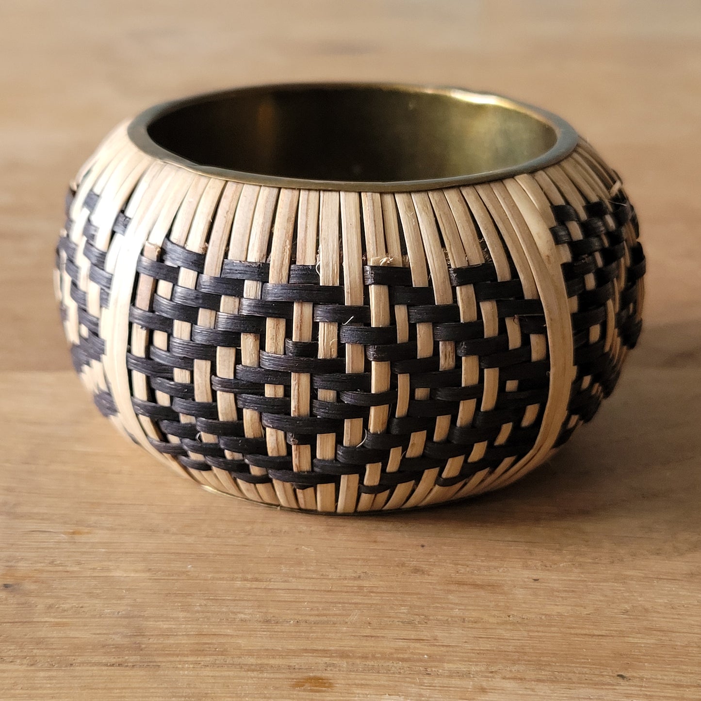 1970s woven cane & brass bangle with black & natural basketweave pattern