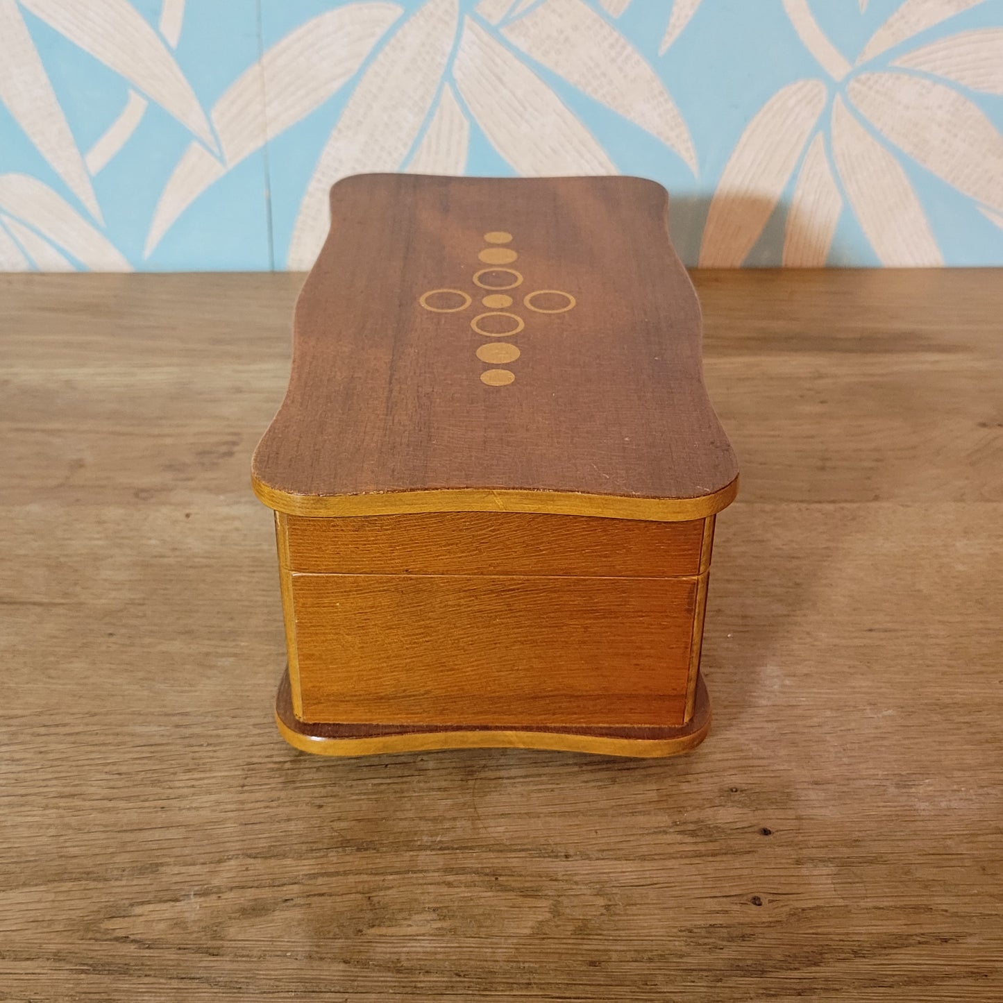 Vintage wooden musical cigarette box with three pirouetting dancing couples