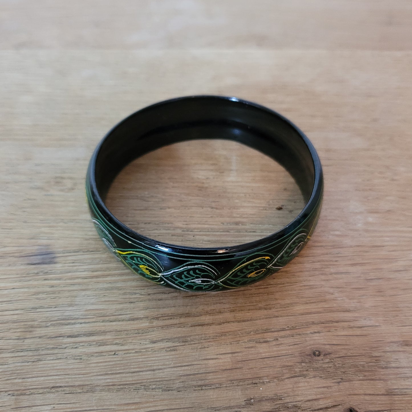 Vintage black lacquered bangle with green & yellow pinstriped leaf motif