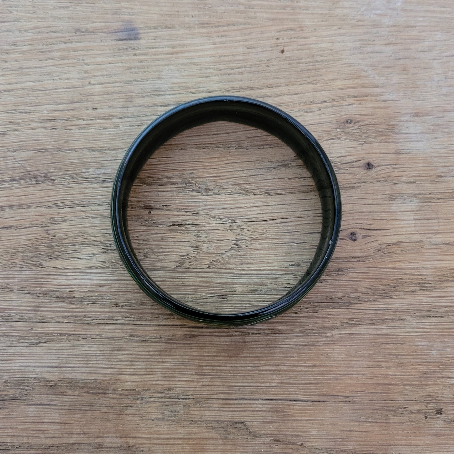 Vintage black lacquered bangle with green & yellow pinstriped leaf motif