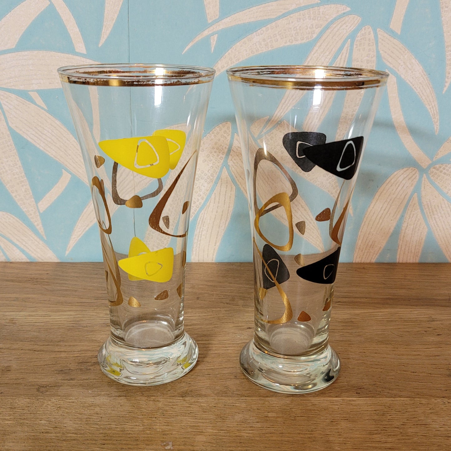 Pair of 1960s atomic boomerang pilsner glasses with gilt detail
