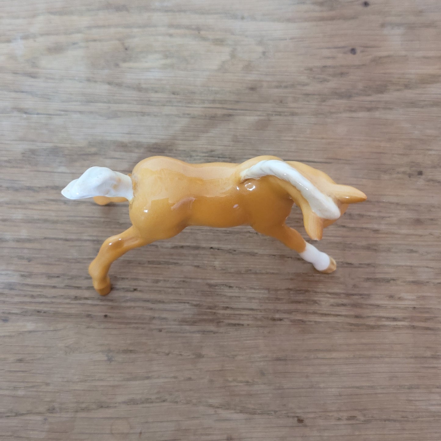 Vintage Beswick gloss small stretched palomino foal figurine