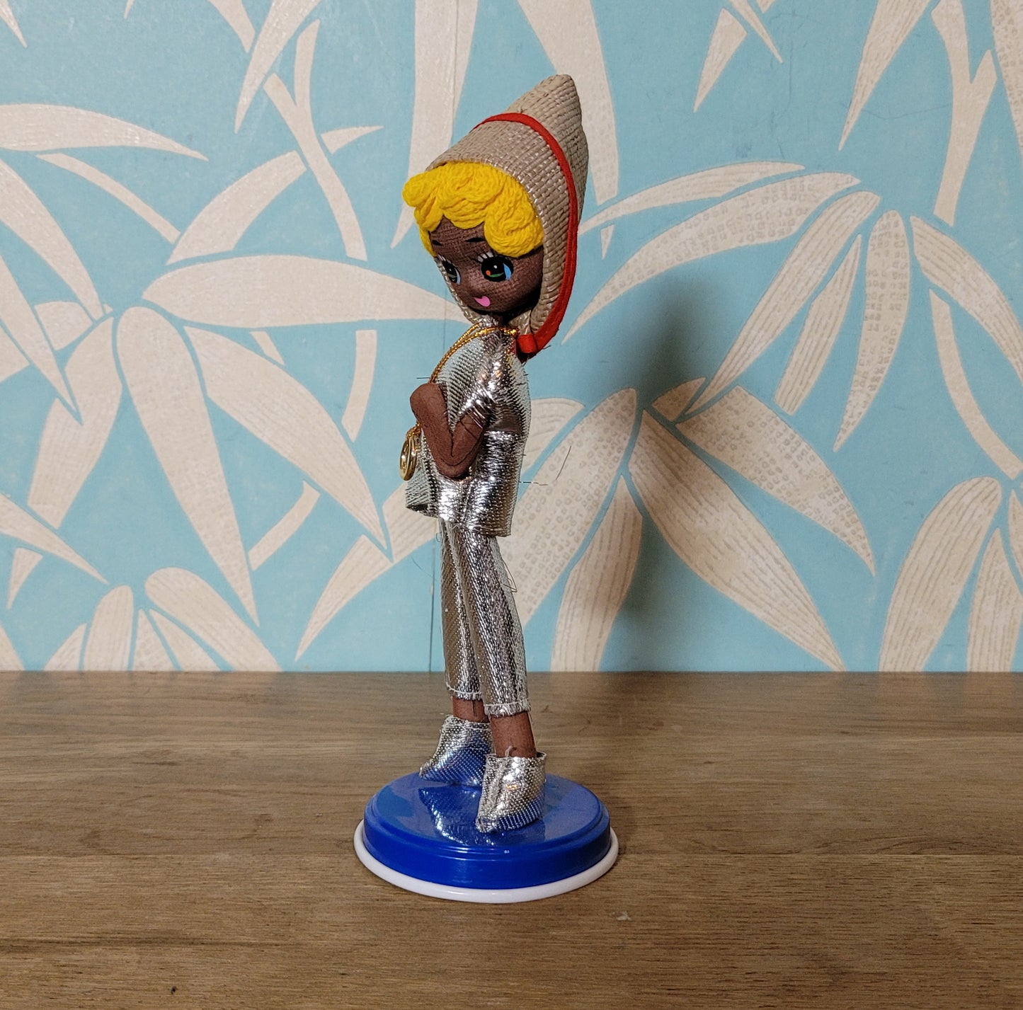 Pair of cute 1960s Bradley big eye pose dolls in co-ordinating metallic silver, & gold outfits