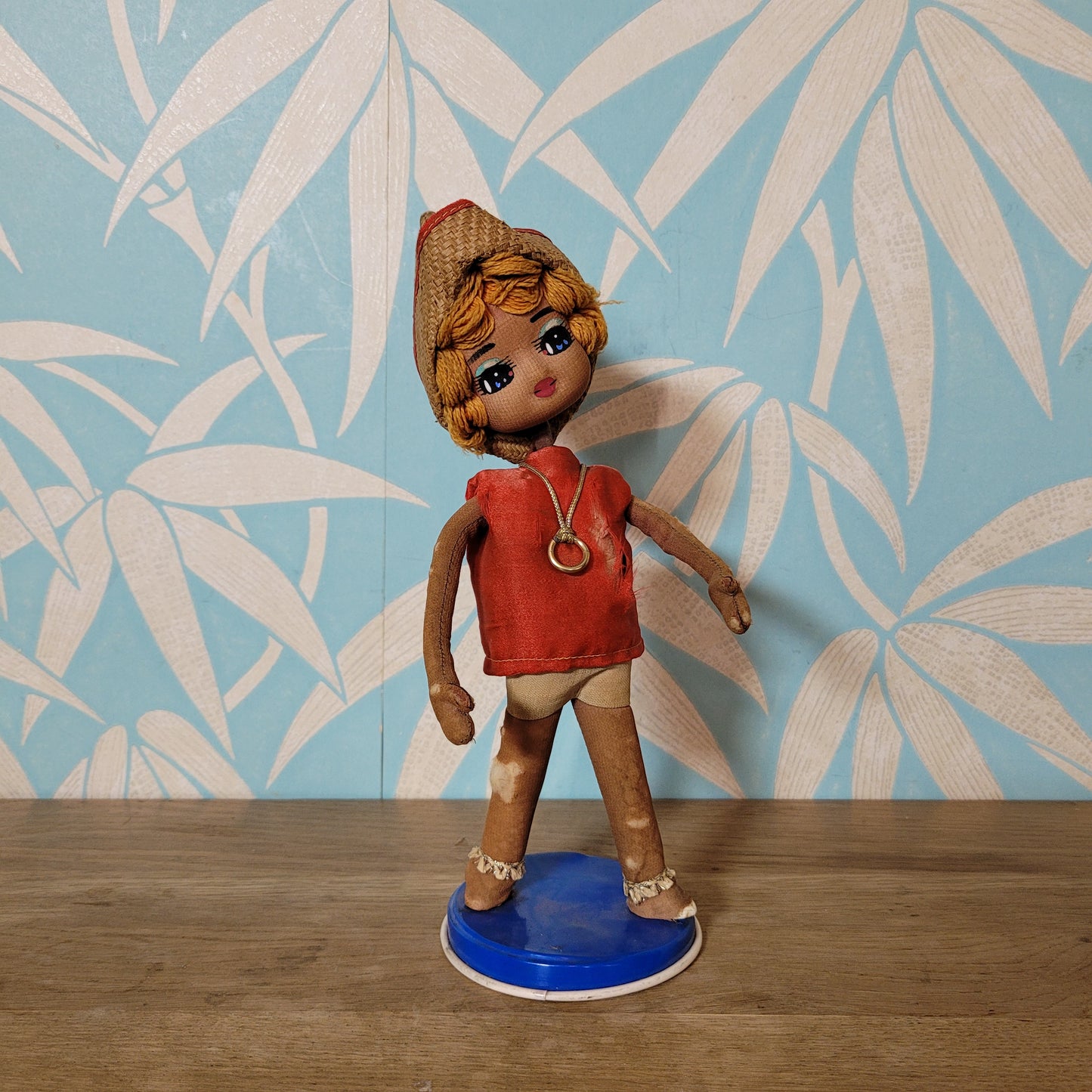Pair of cute 1960s Bradley big eye pose dolls in co-ordinating metallic silver, & gold outfits