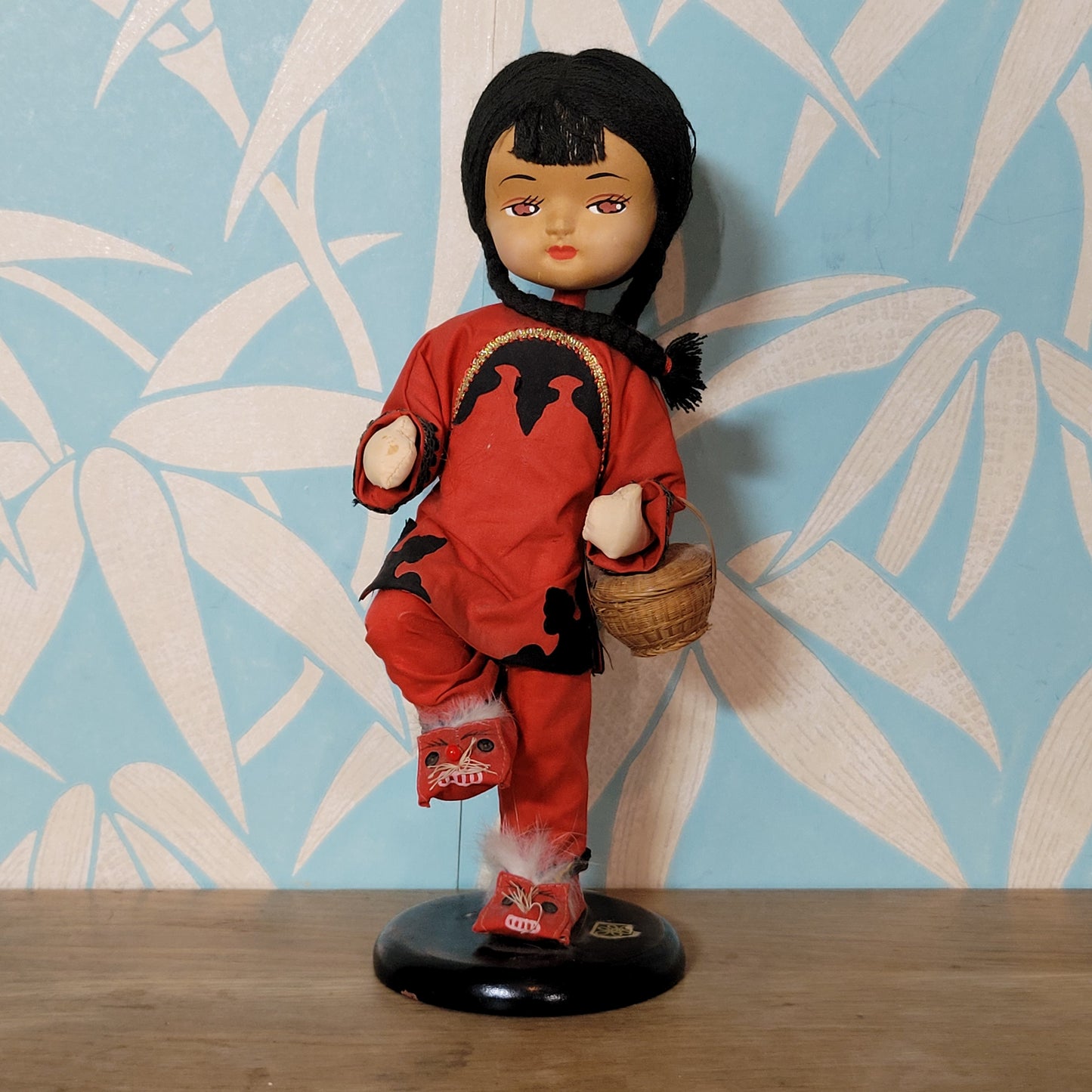 Vintage oriental pose-doll carrying basket, in traditional costume