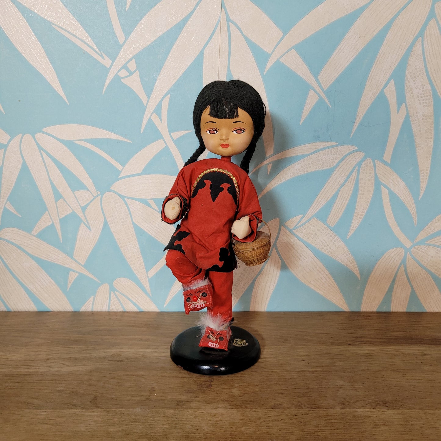 Vintage oriental pose-doll carrying basket, in traditional costume
