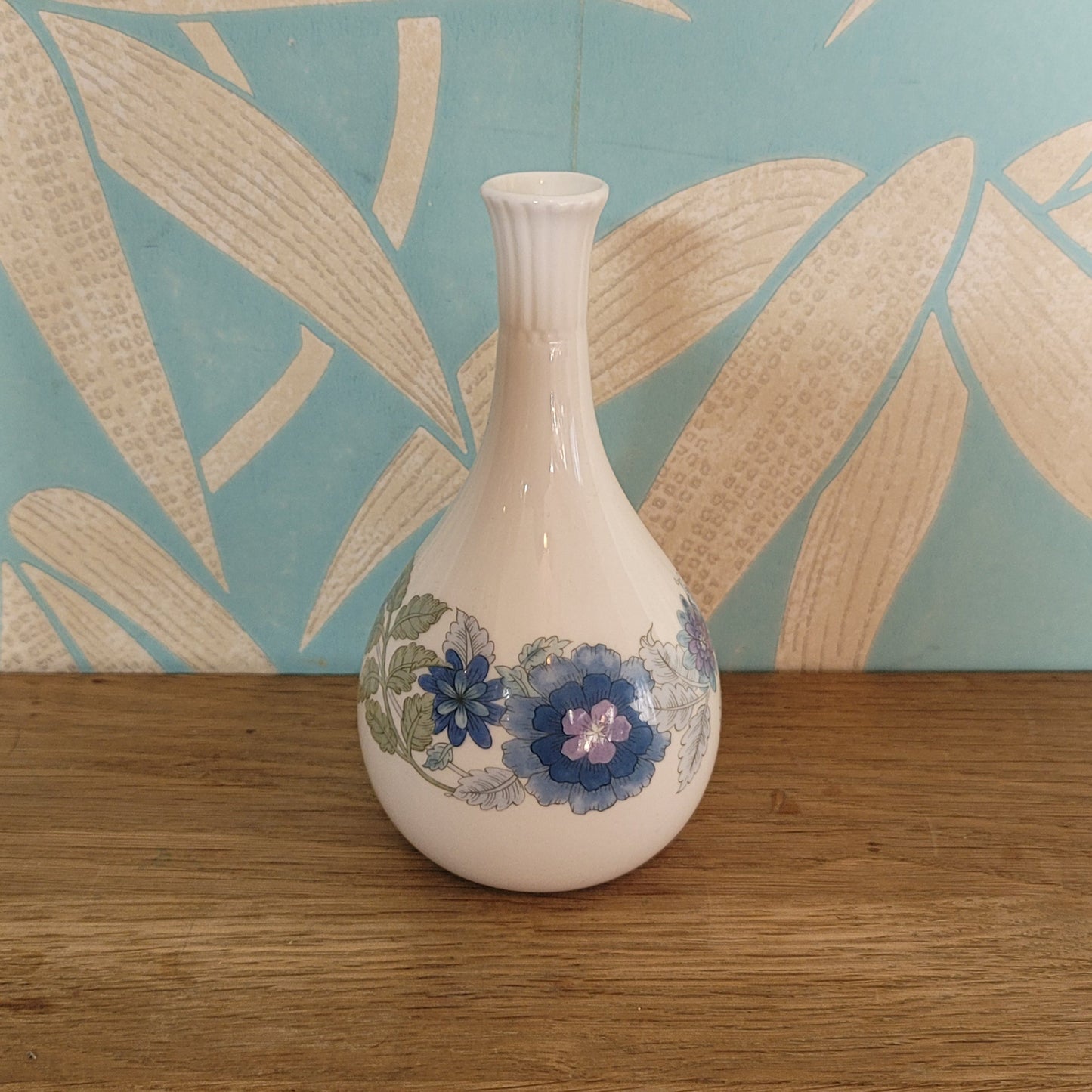 circa. 1970s Wedgwood Clementine bone china bud vase