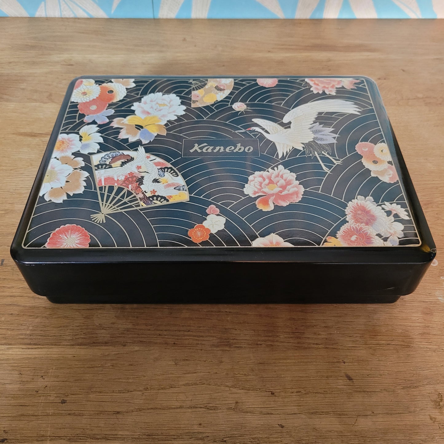 Vintage Kanebo lacquerware box with lid