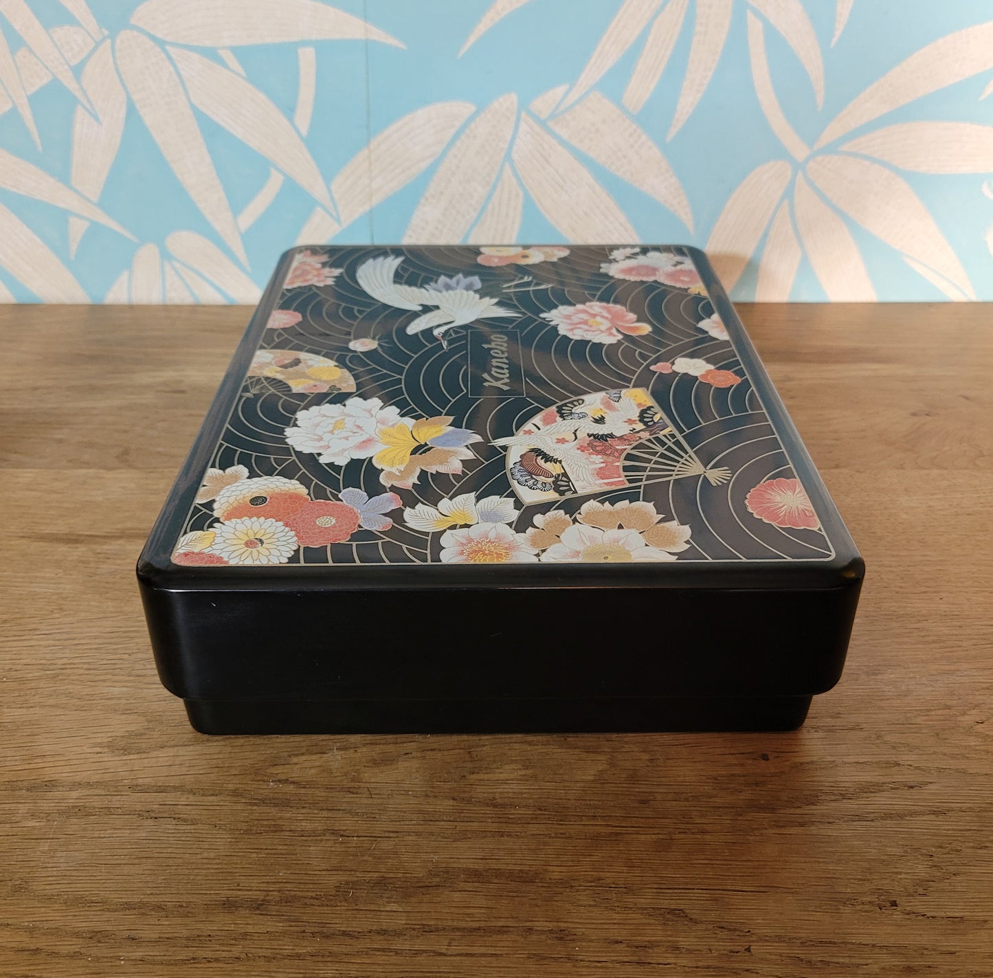 Vintage Kanebo lacquerware box with lid