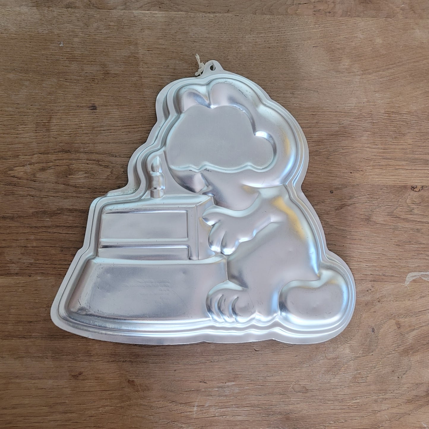 1980s Wilton character aluminum baking tins