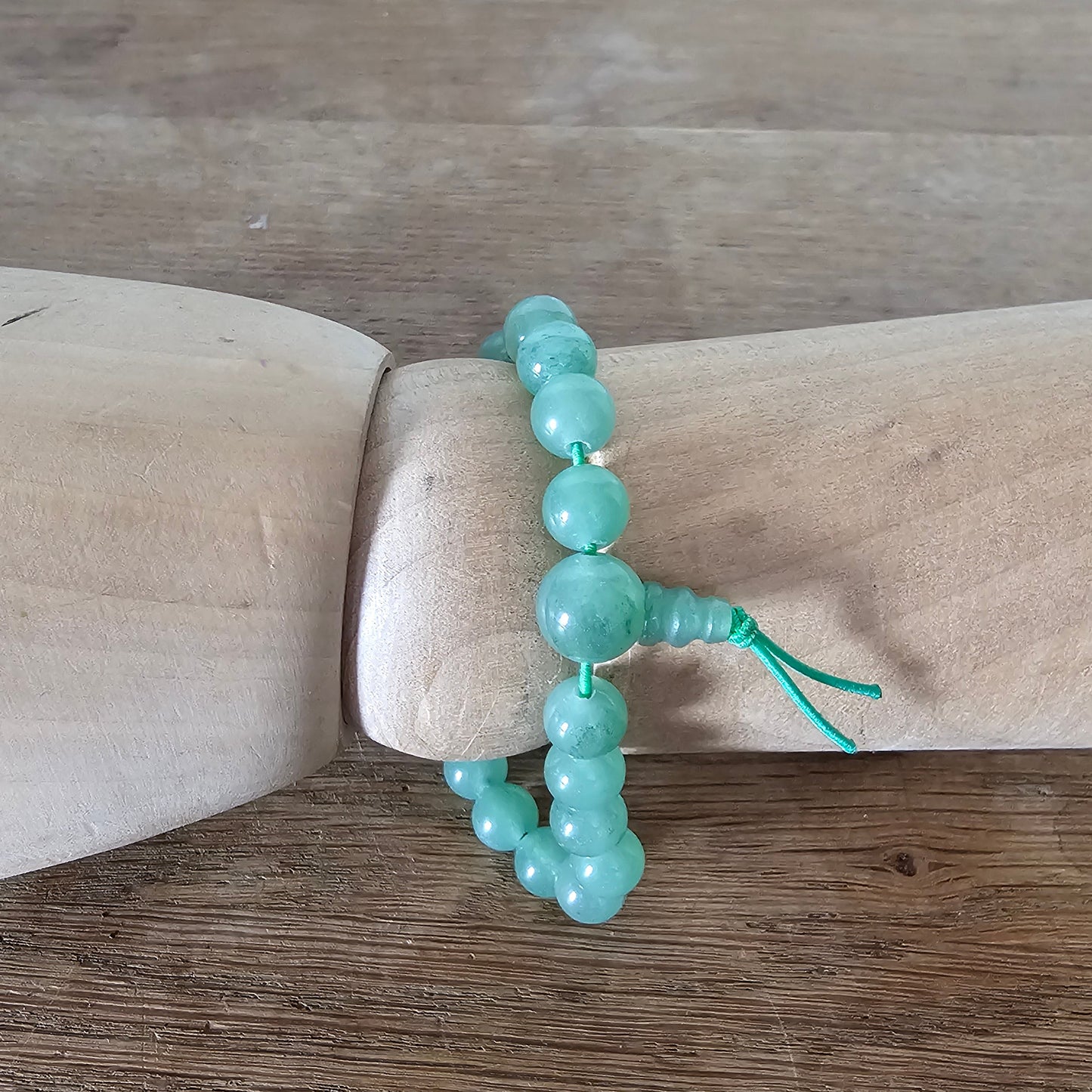 Vintage-style translucent green glass bead bracelet