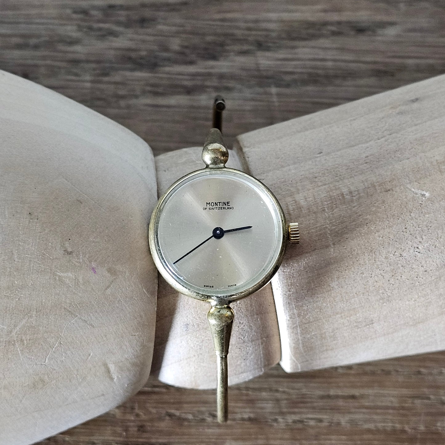 circa. 1970s Montine Swiss made minimalist gold-tone ladies bangle watch