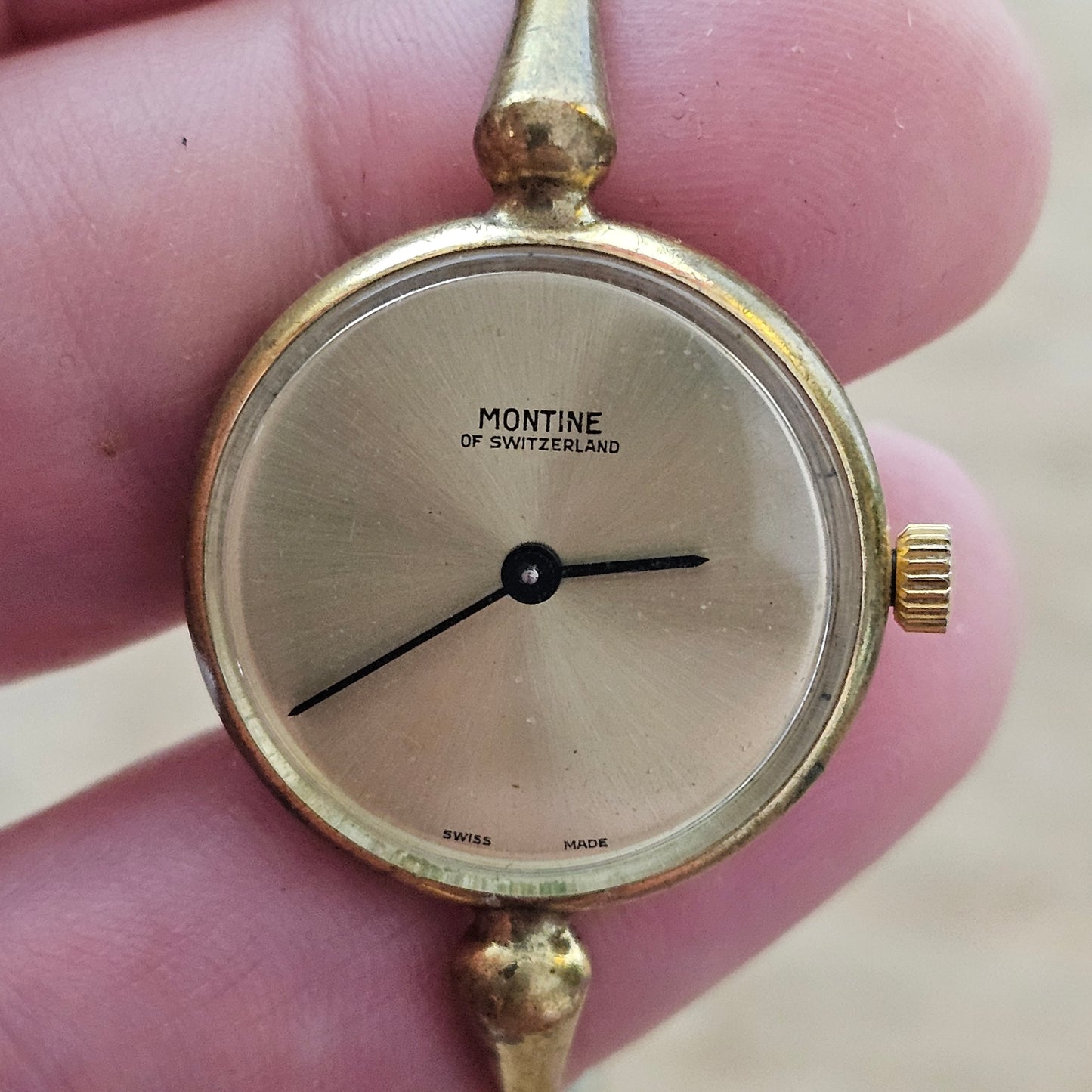 circa. 1970s Montine Swiss made minimalist gold-tone ladies bangle watch