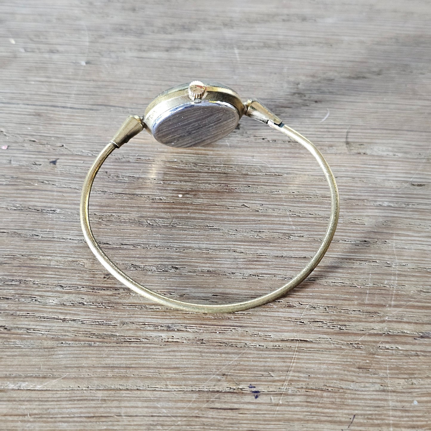 circa. 1970s Montine Swiss made minimalist gold-tone ladies bangle watch