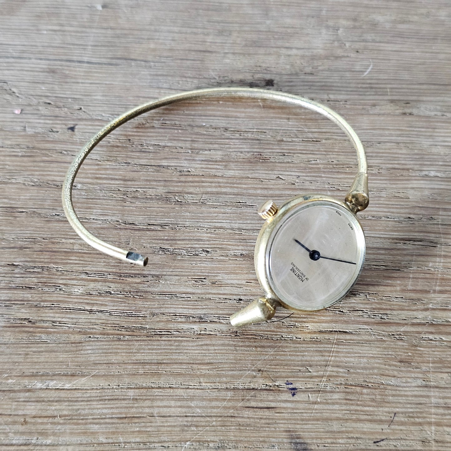 circa. 1970s Montine Swiss made minimalist gold-tone ladies bangle watch